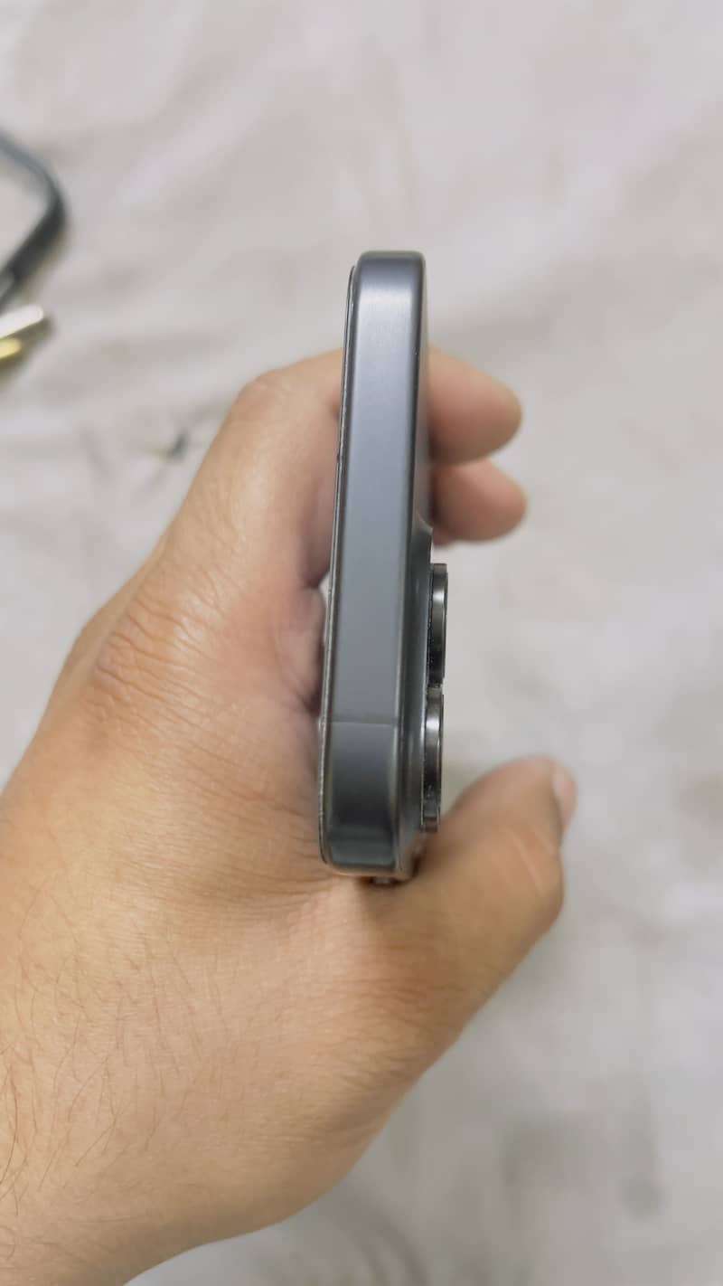 Apple iPhone 15 Pro Max 2
