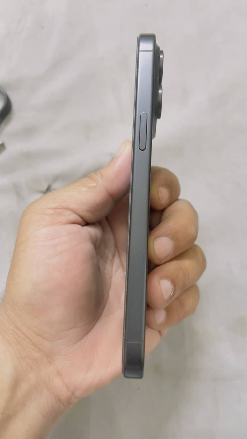 Apple iPhone 15 Pro Max 3