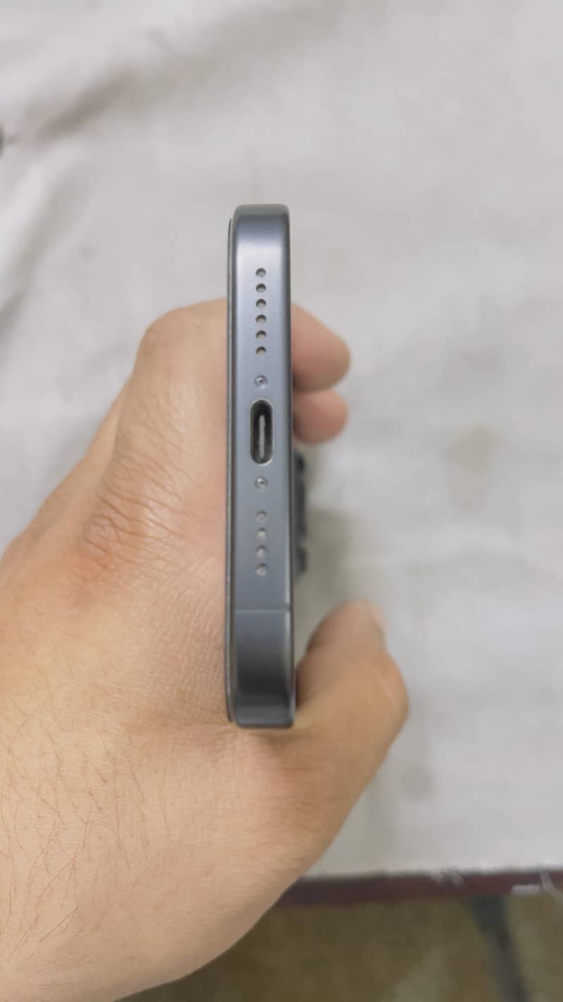 Apple iPhone 15 Pro Max 4