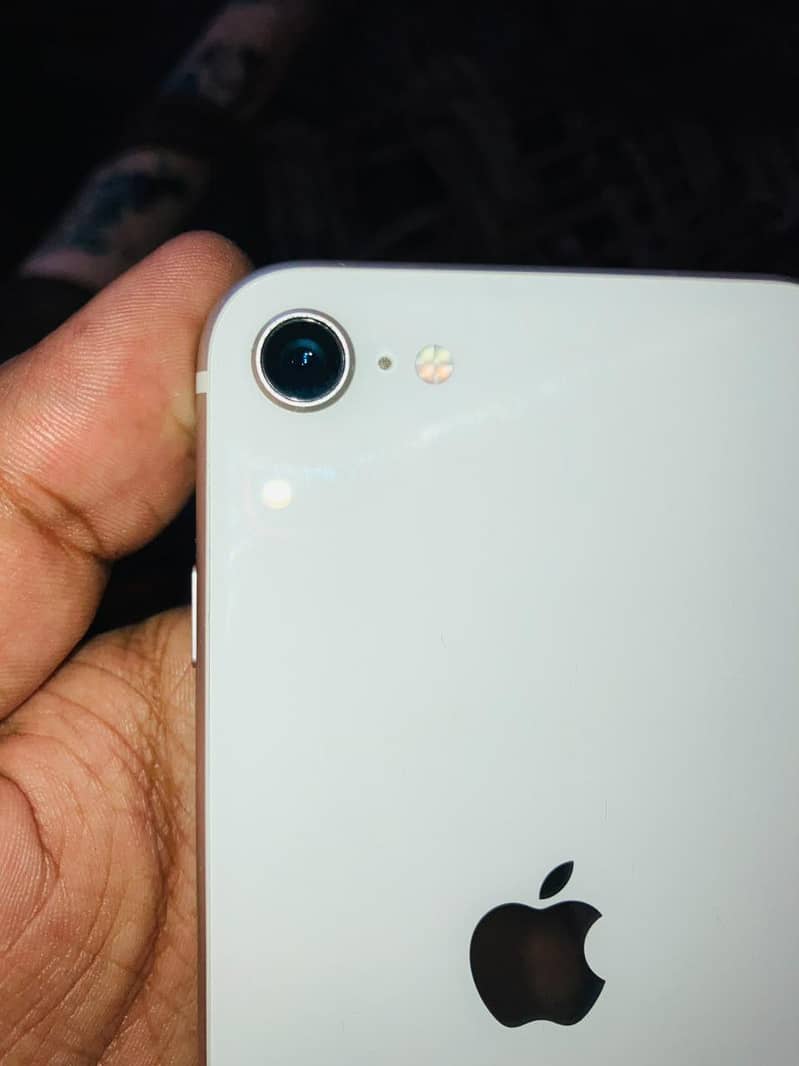 Apple iPhone SE 3rd generation 1