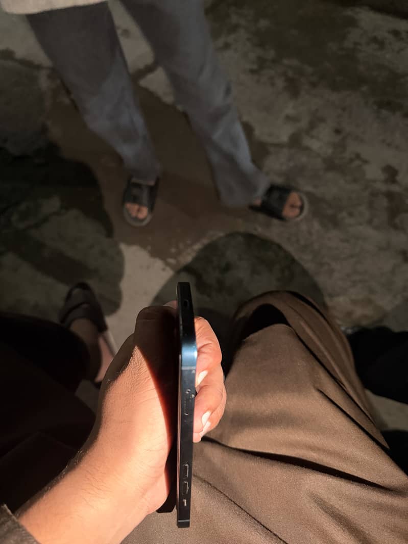 Apple iPhone 13 4