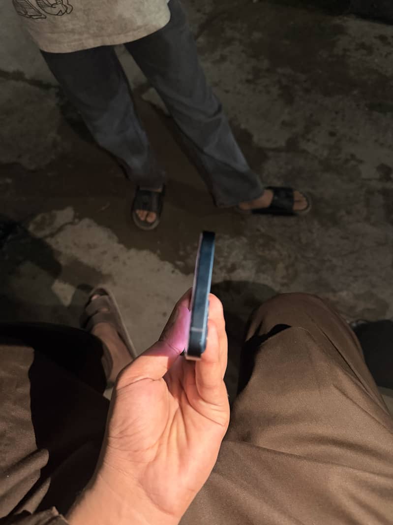 Apple iPhone 13 10