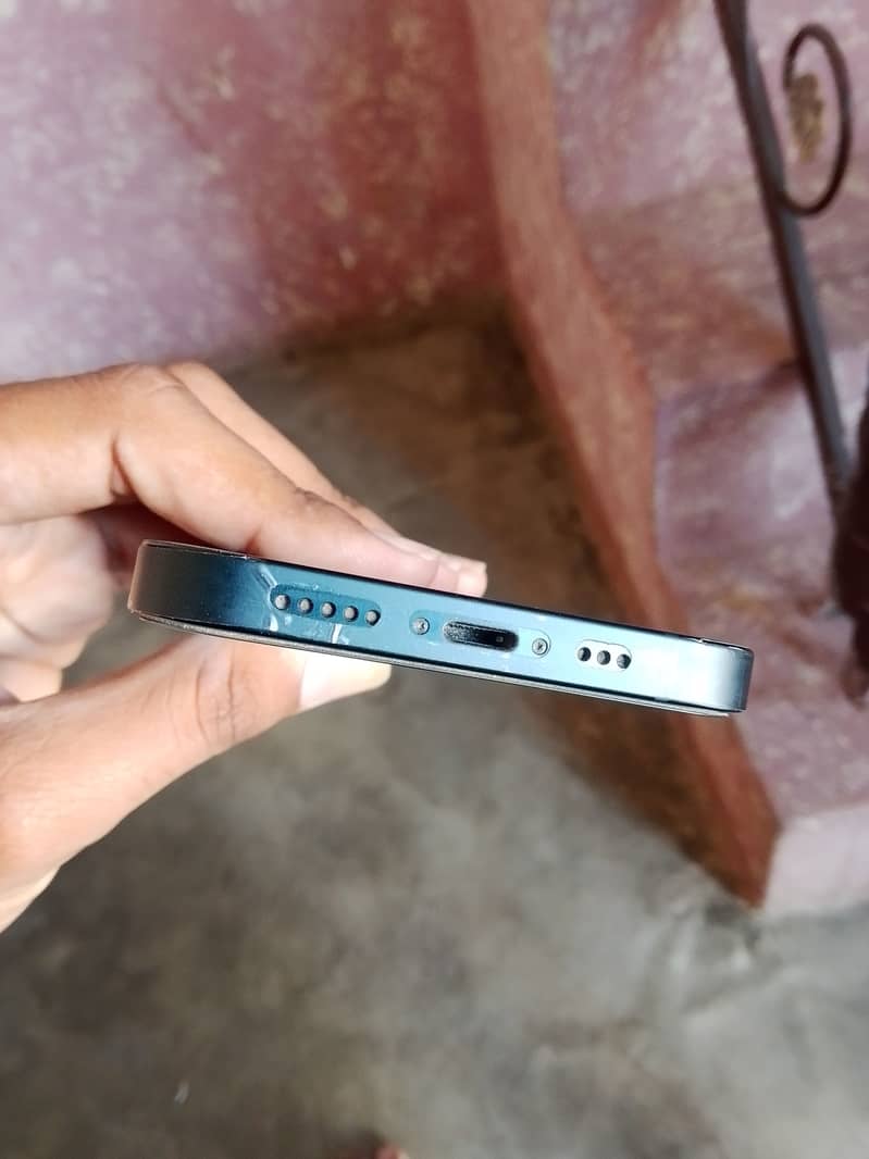 Apple iPhone 13 0