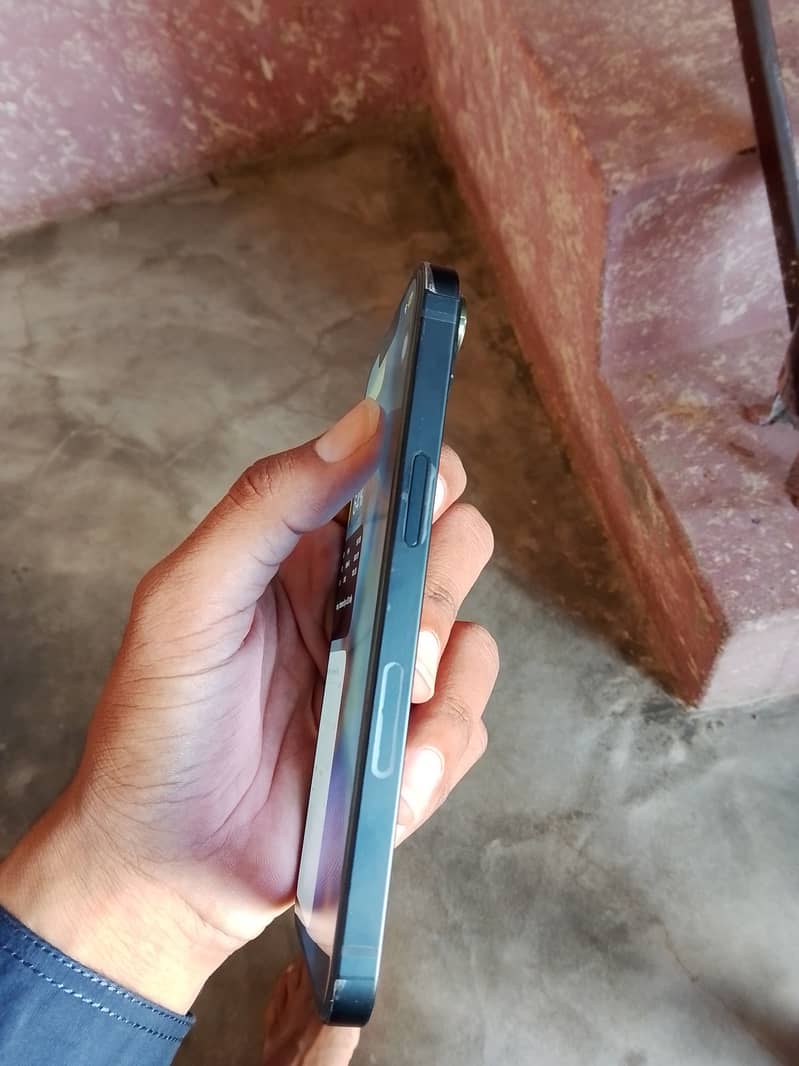 Apple iPhone 13 1