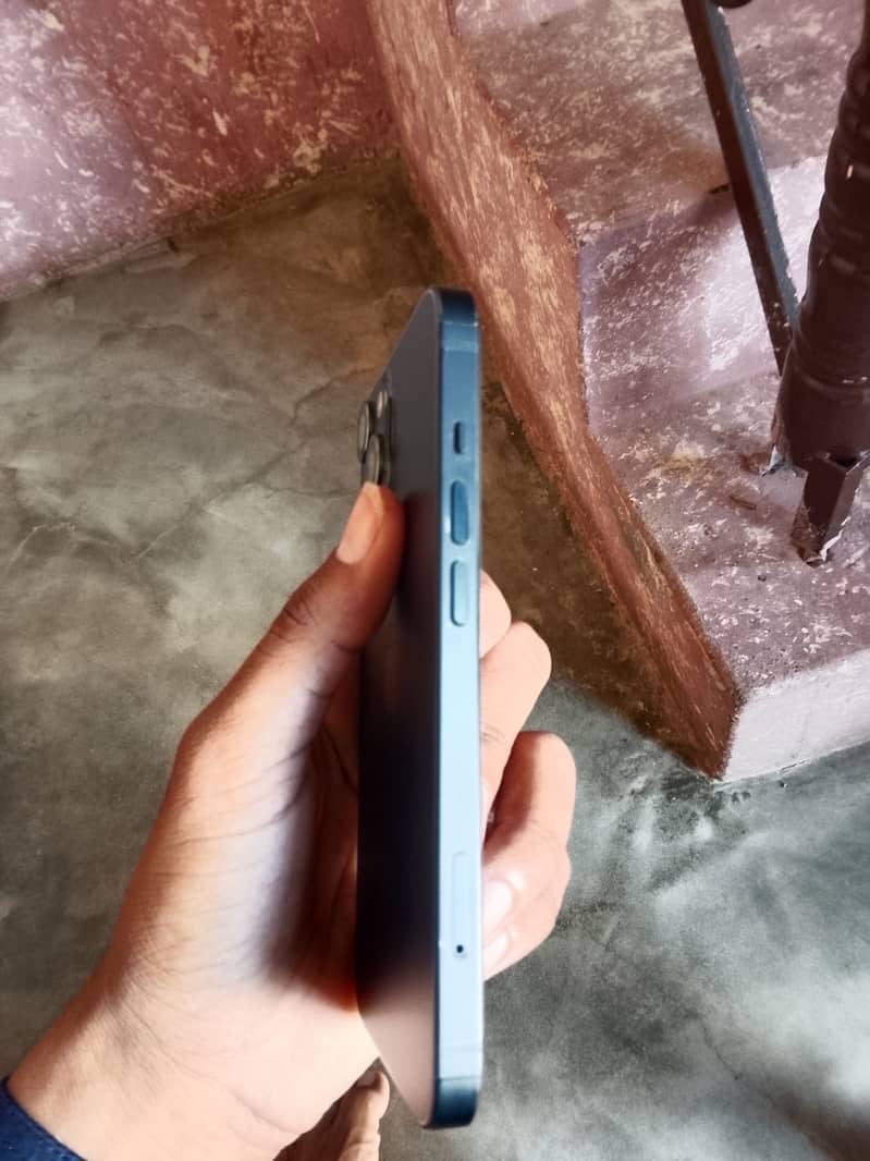 Apple iPhone 13 2