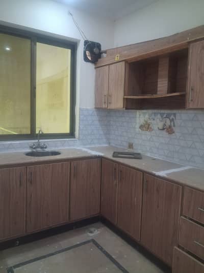 5 marla 2nd floor for rent