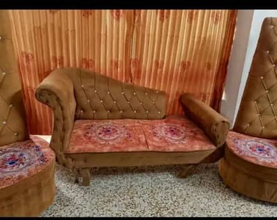 Beautiful dewan and Coffee chair set