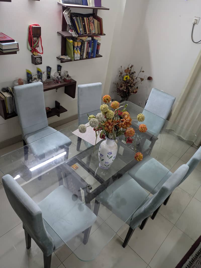 DINING TABLE 0