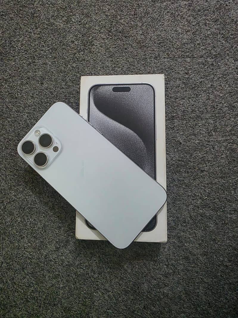 Apple iPhone 15 Pro Max 0