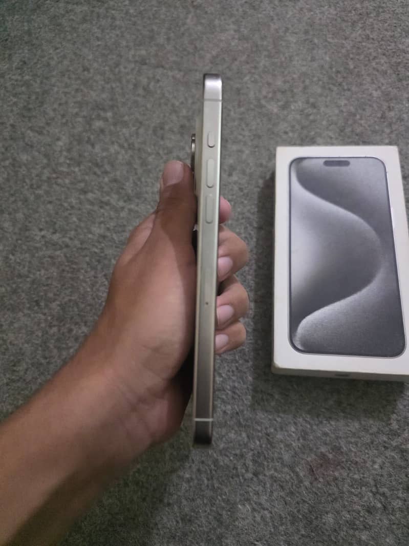Apple iPhone 15 Pro Max 3