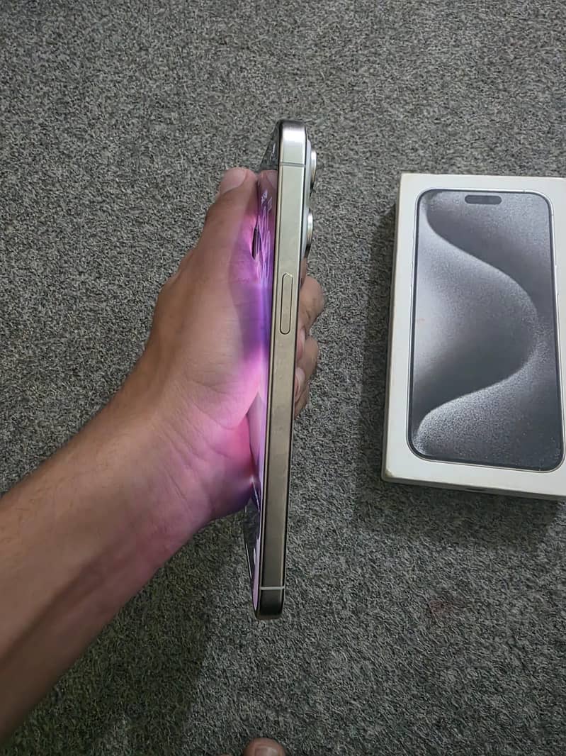Apple iPhone 15 Pro Max 4