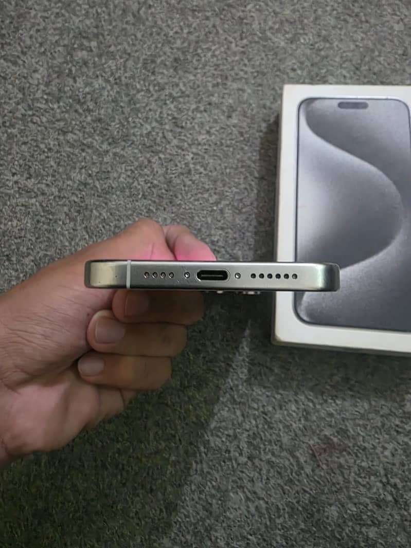Apple iPhone 15 Pro Max 6
