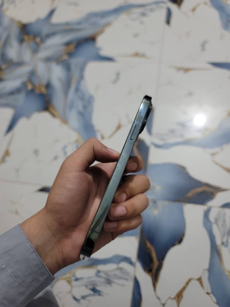iphone 13 pro Max 4