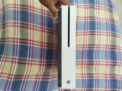 Xbox one s 500gb 10/9 condition with controller