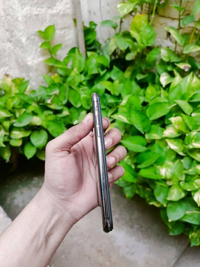 Apple iPhone X 3