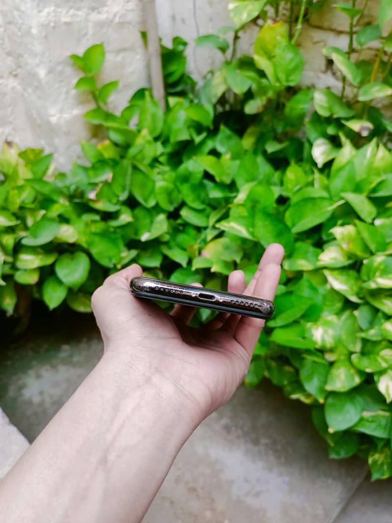 Apple iPhone X 5