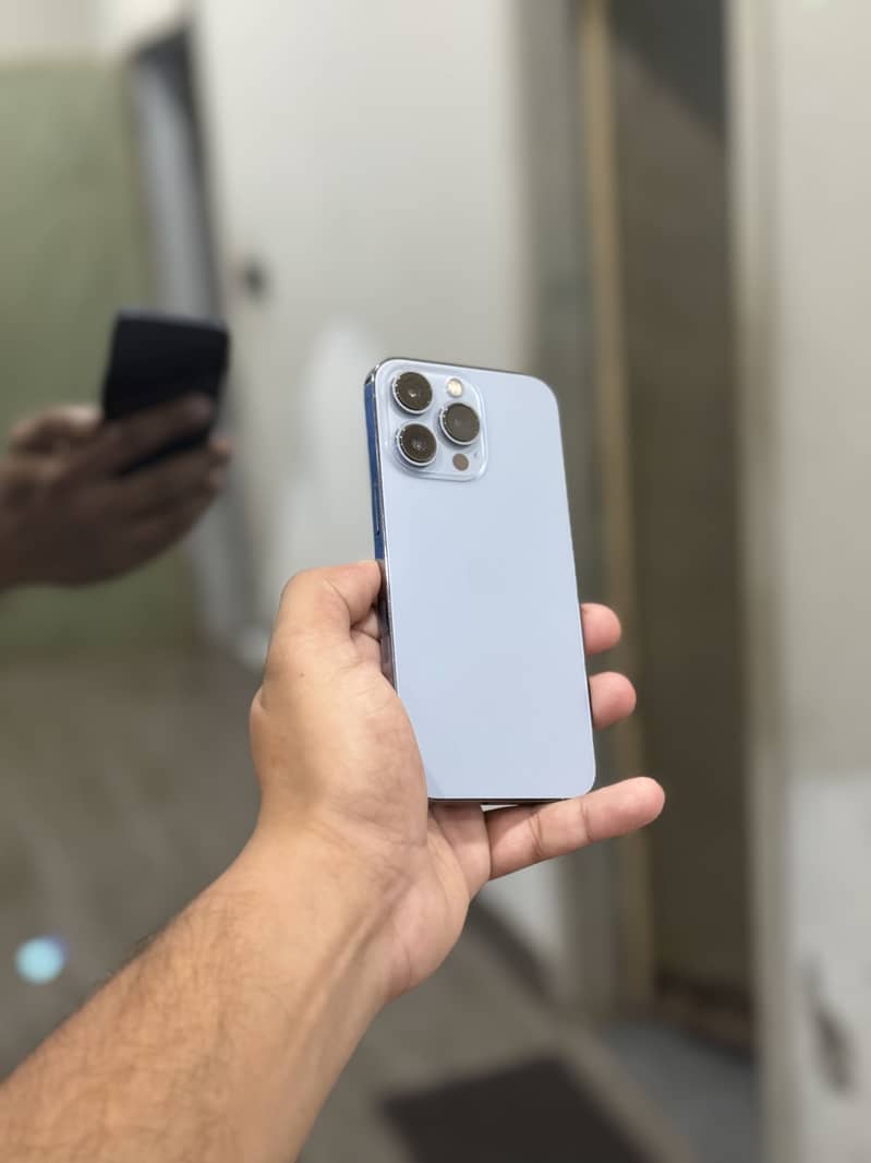 Apple iPhone 13 Pro 3