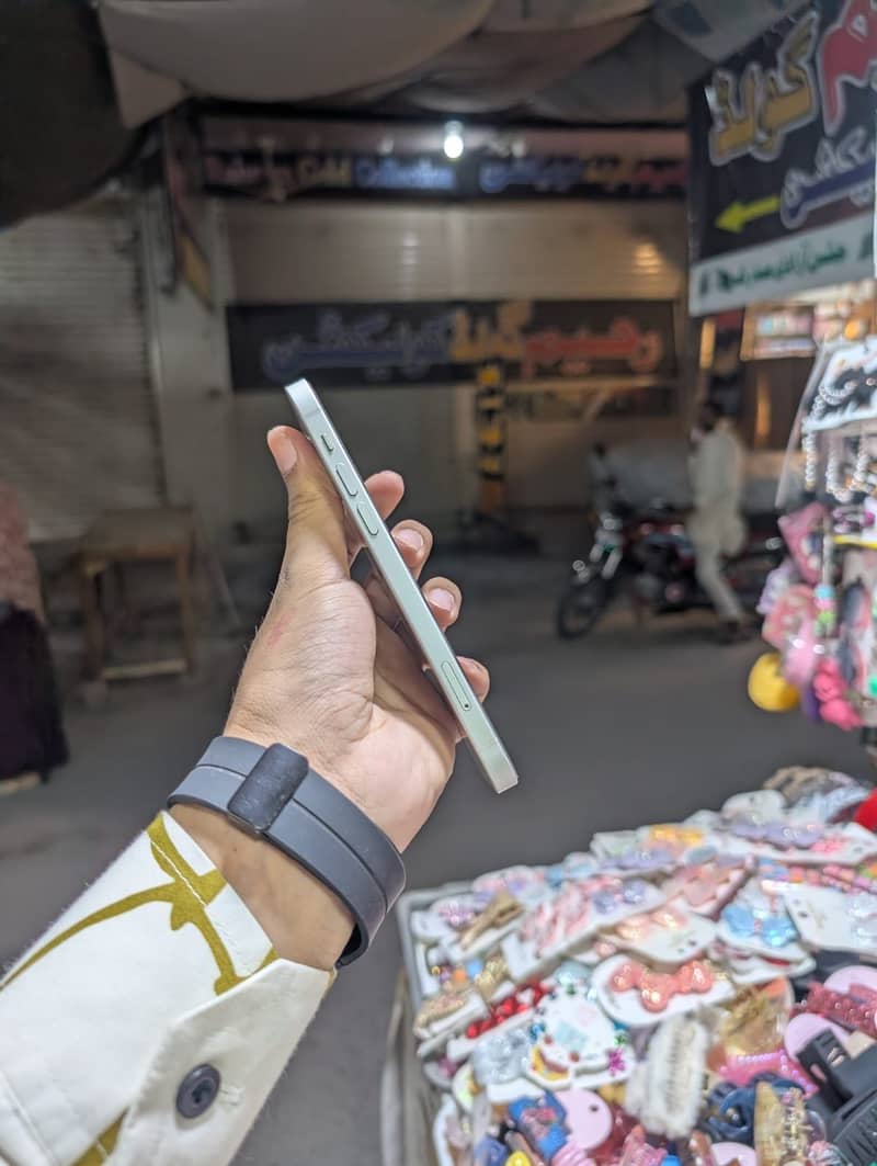 Apple iPhone 12 1