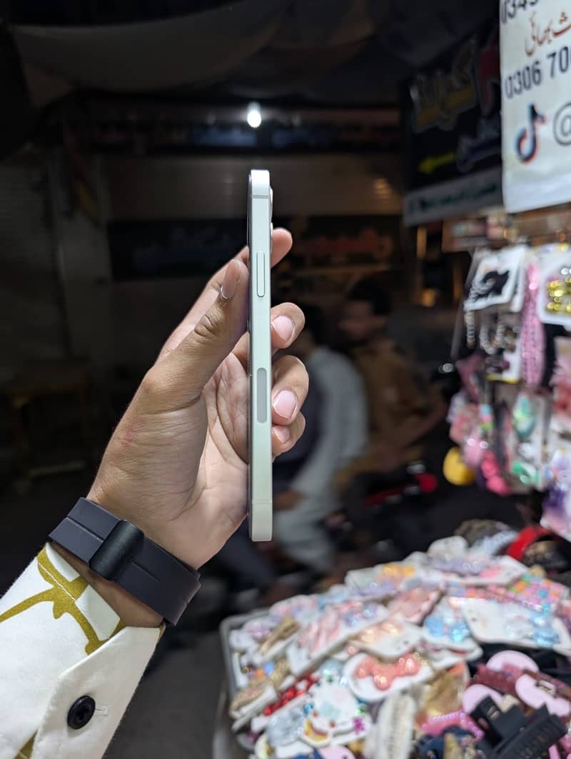 Apple iPhone 12 3