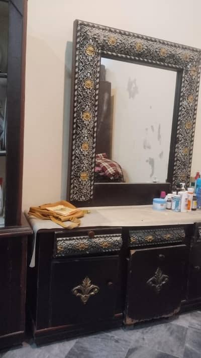 dressing table &senghar maez