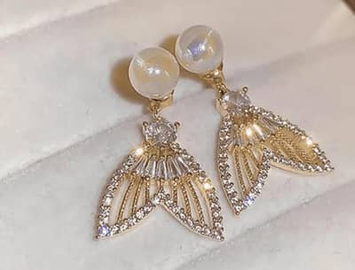 Fish tail pearl Zicron earrings  Gold plated