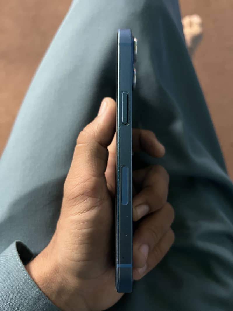 Apple iPhone 13 3