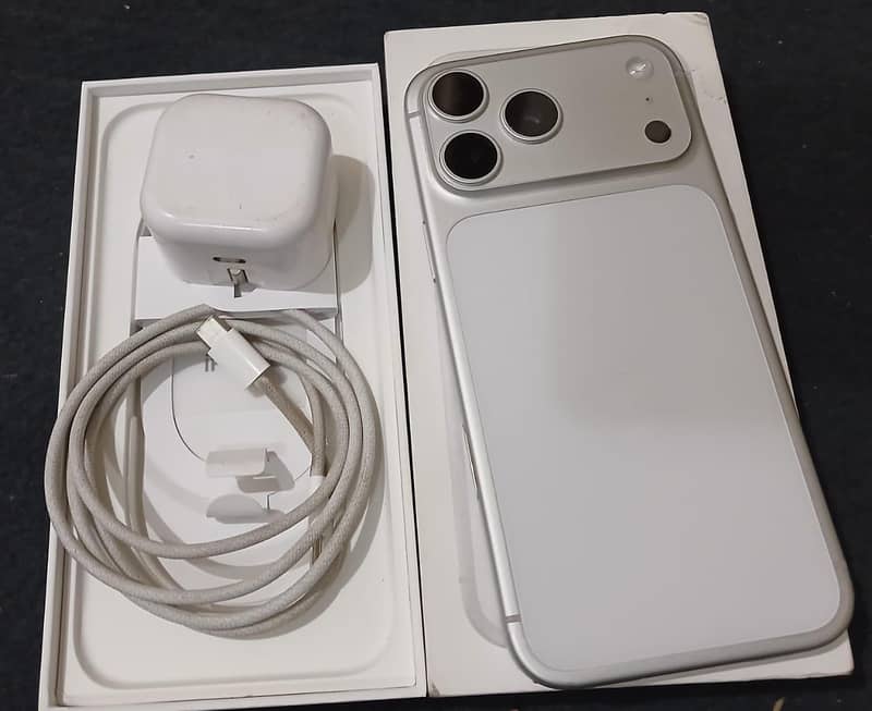 Apple iPhone 17 Pro Max 0