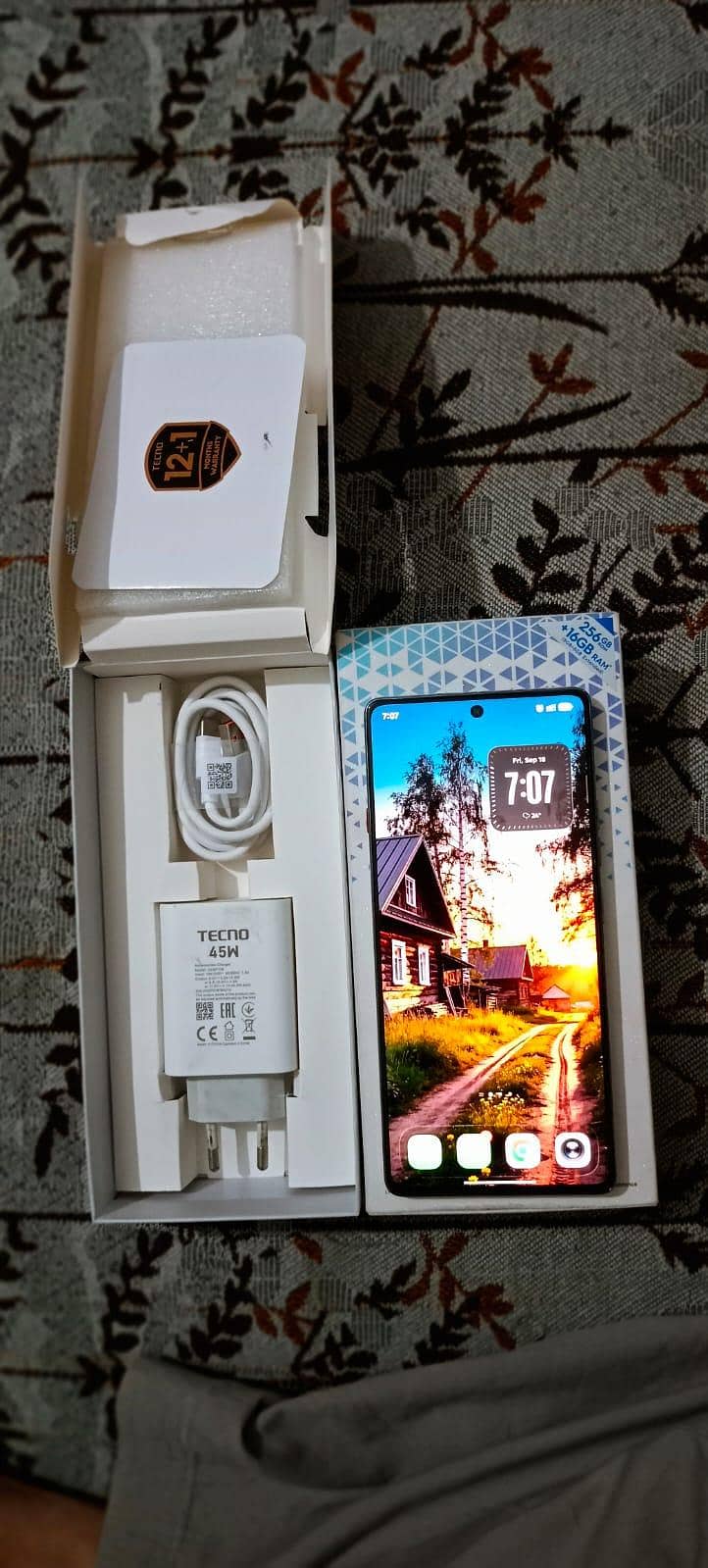 Tecno CAMON 40 1