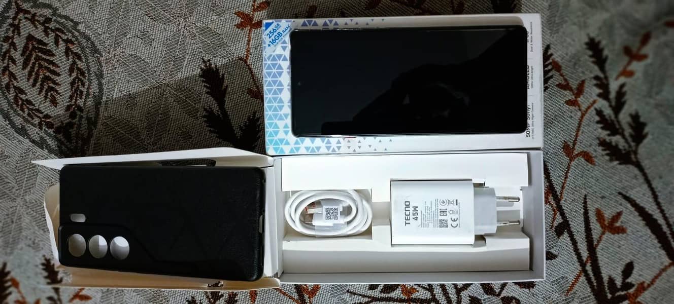 Tecno CAMON 40 8