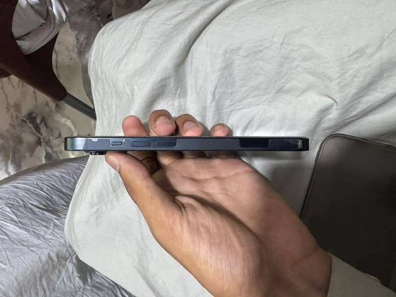 Apple iPhone 14 4