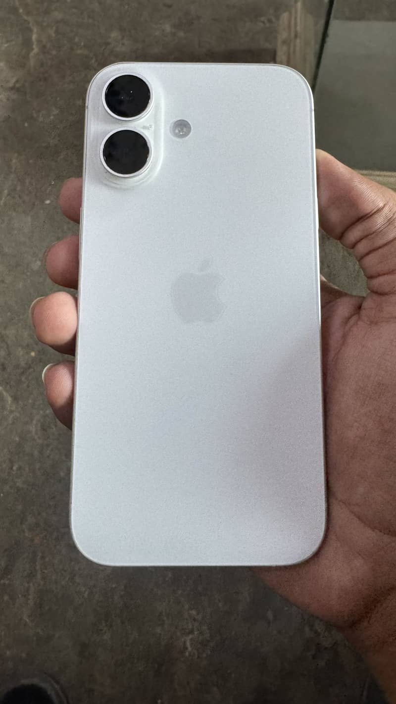 Apple iPhone 16 0
