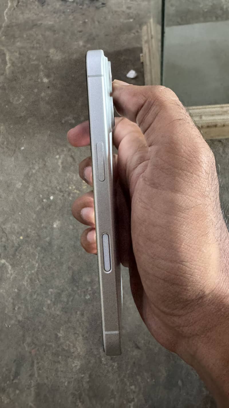 Apple iPhone 16 1