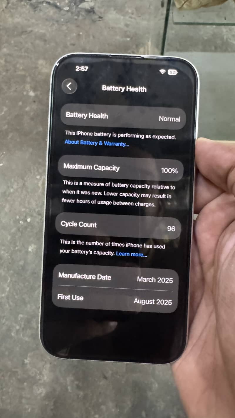 Apple iPhone 16 4