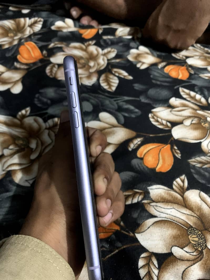 Apple iPhone 11 3