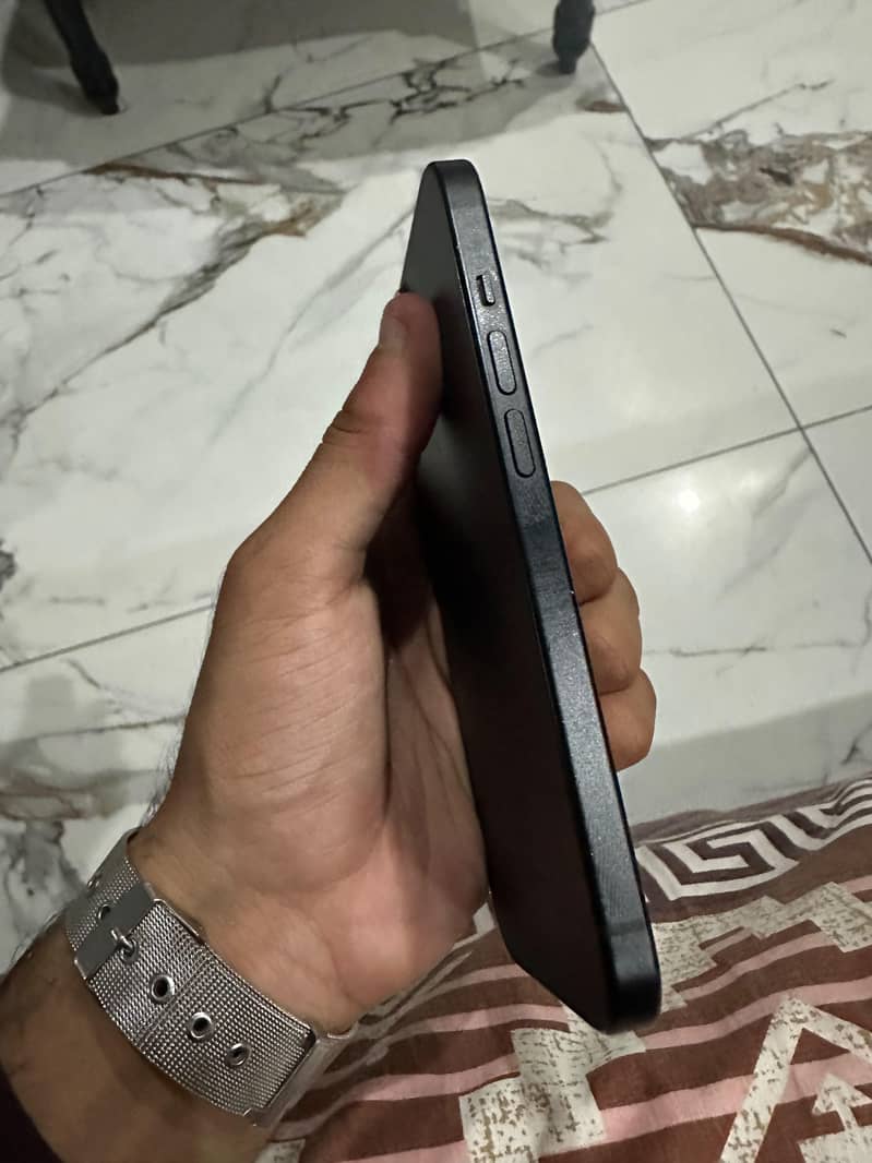 Apple iPhone 15 3