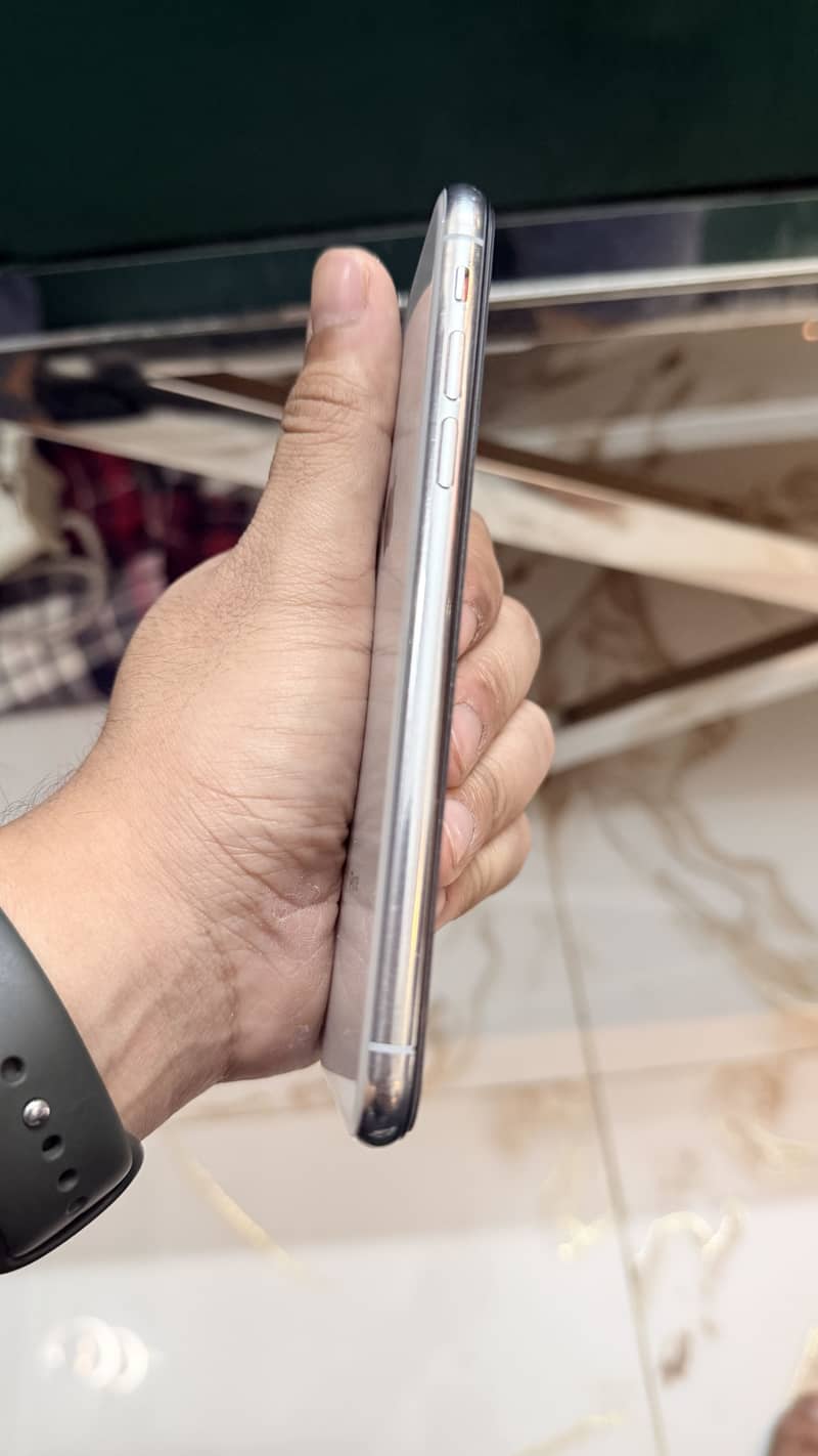 Apple iPhone X 3