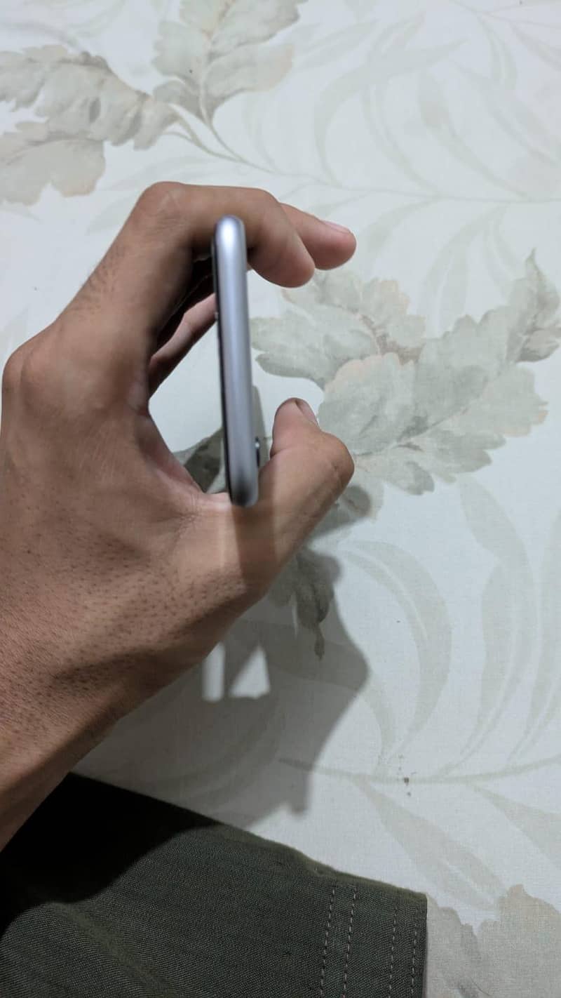 Apple iPhone 6S 4