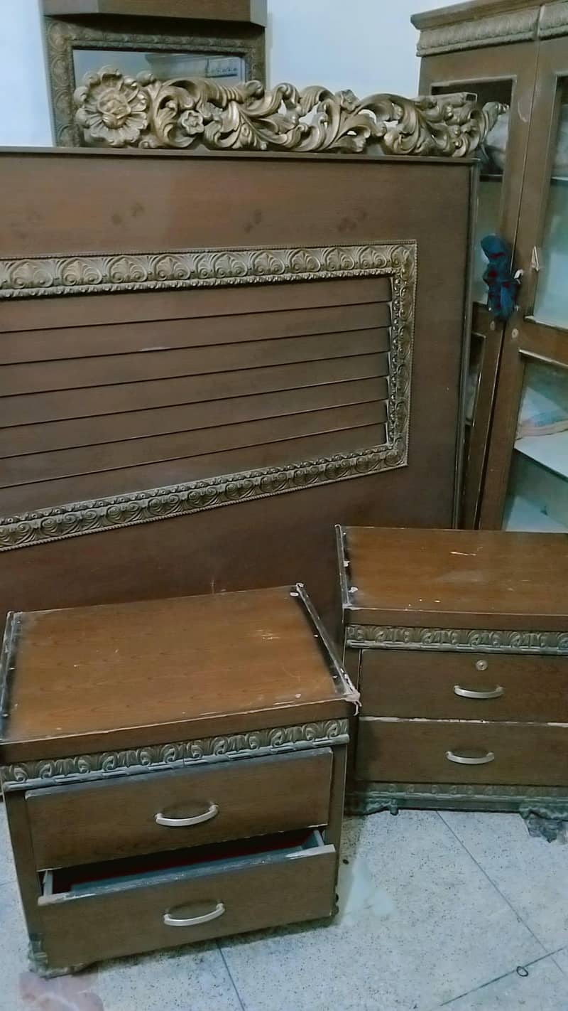 double bed with side tables dressing 0