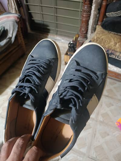 Branded shoes for boys and casual use