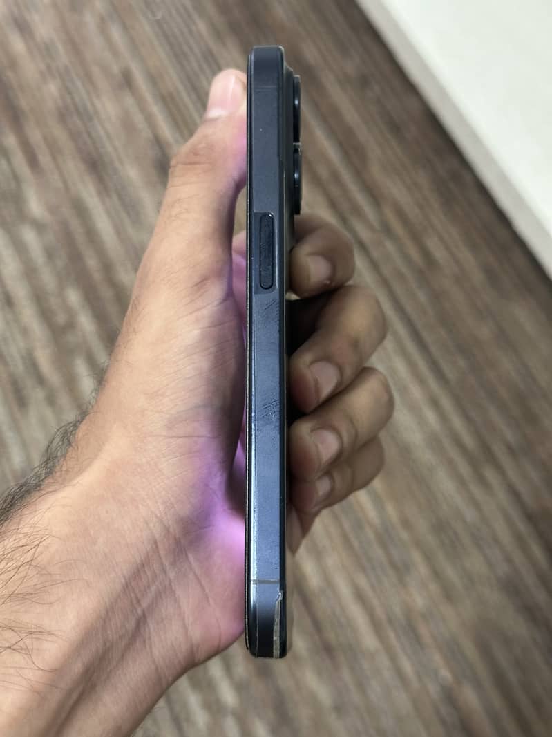 Apple iPhone 15 Pro 2