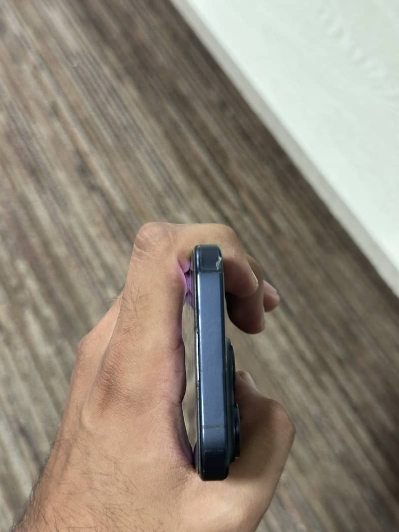 Apple iPhone 15 Pro 4