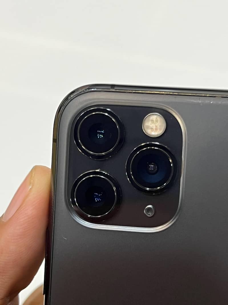 Apple iPhone 11 Pro 3