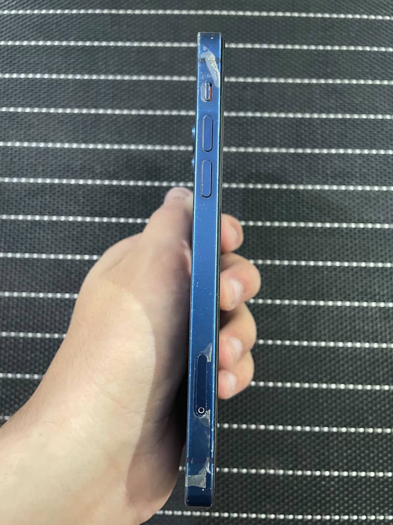 Apple iPhone 12 3