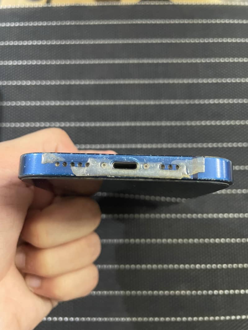 Apple iPhone 12 4