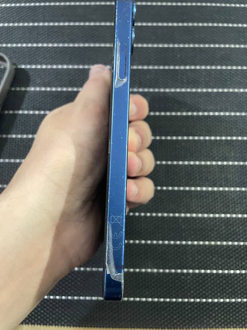 Apple iPhone 12 7