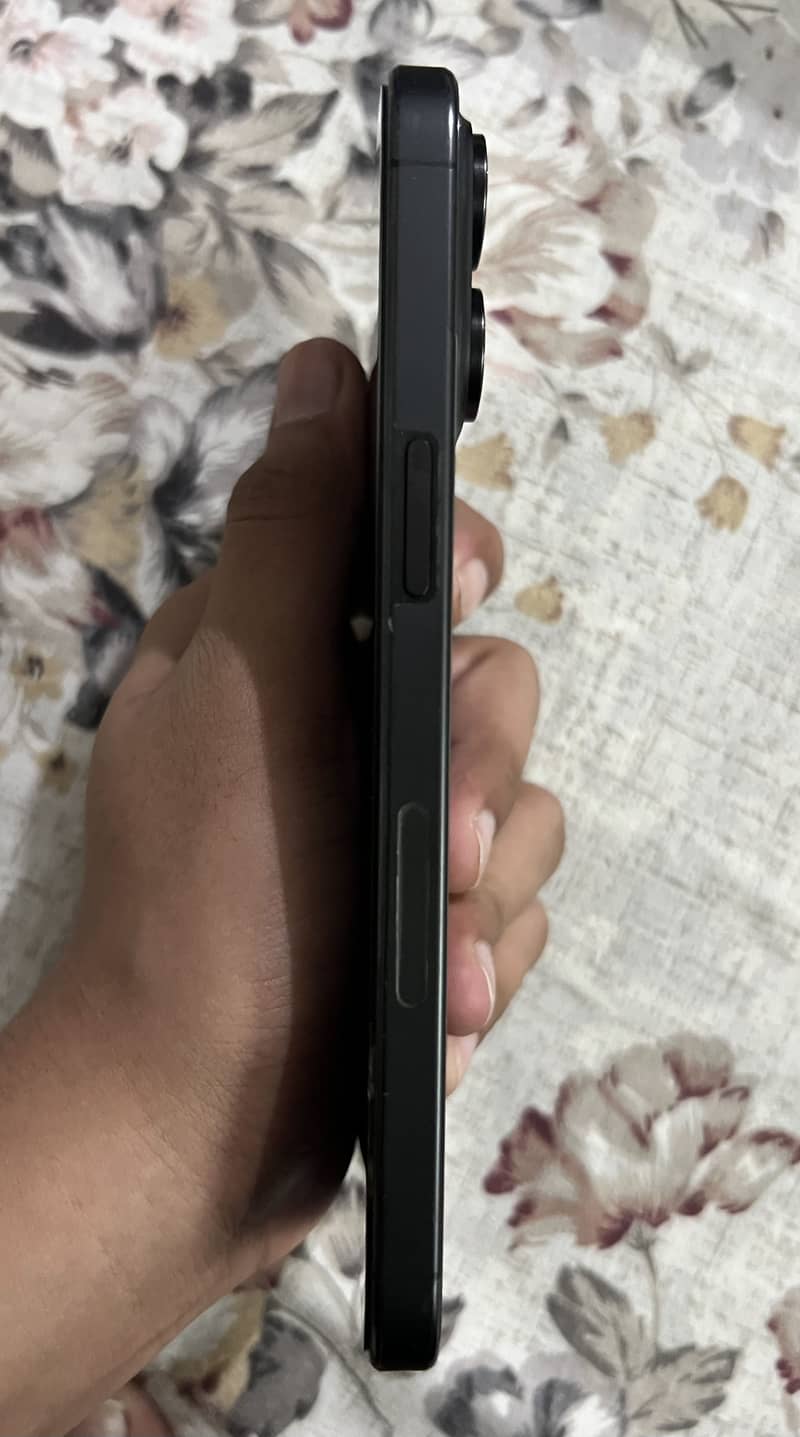 iPhone 15 Pro Max 3