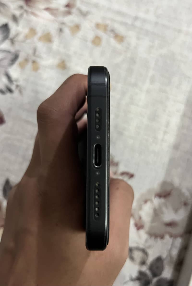 iPhone 15 Pro Max 5