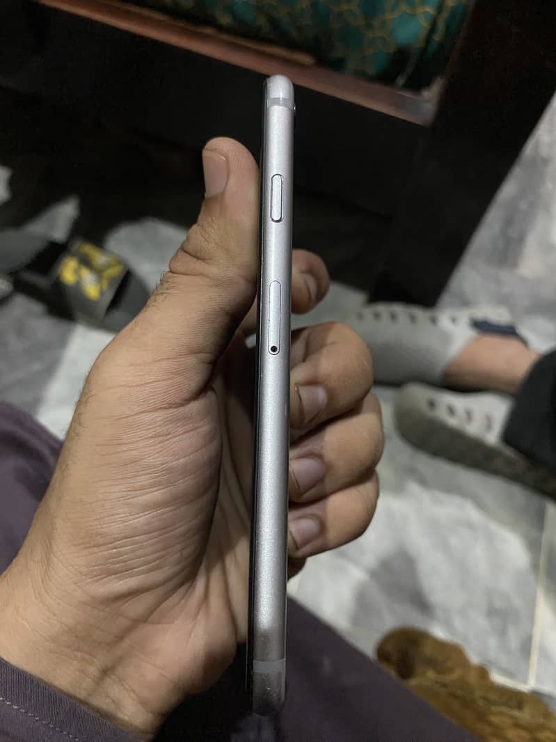 Apple iPhone 6S 1