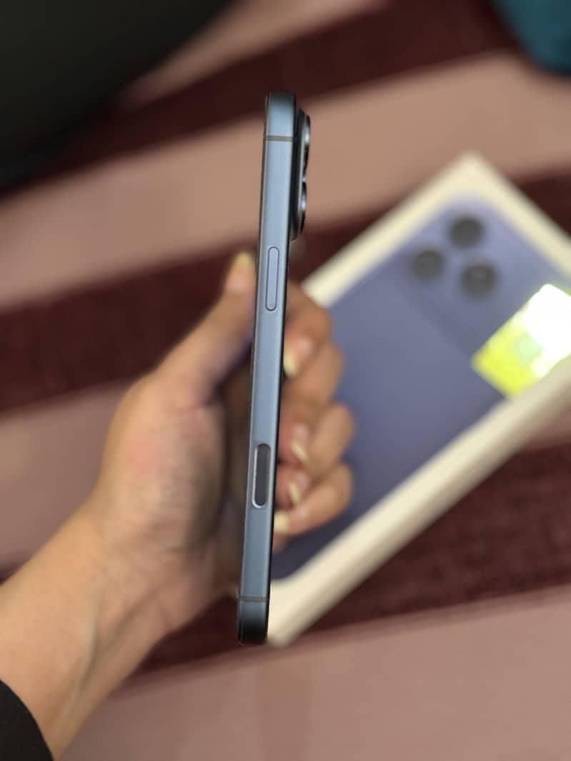 Apple iPhone 17 Pro Max 4