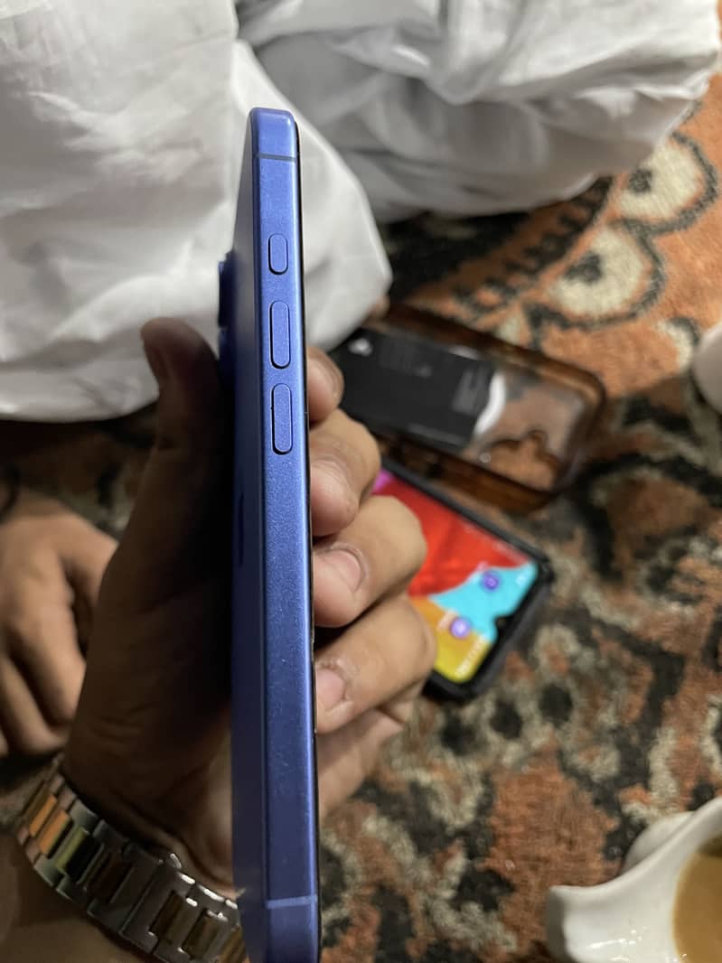 Apple iPhone 16 mint condition 3